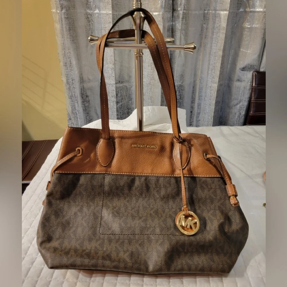 Michael Kors Two-Tone Brown Tote Laptop‎ Bag Preppy Luxury Chic Classy Academic